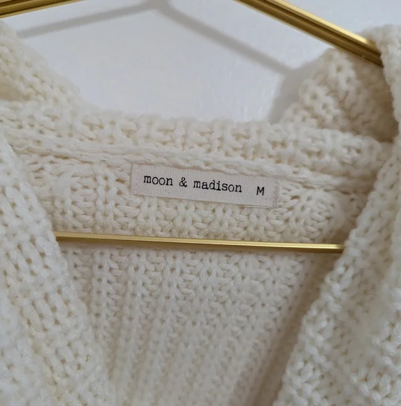 Moon & Madison Medium Cozy‎ Cream Knit Cropped Cowl Neck Sweater - Picture 4 of 10
